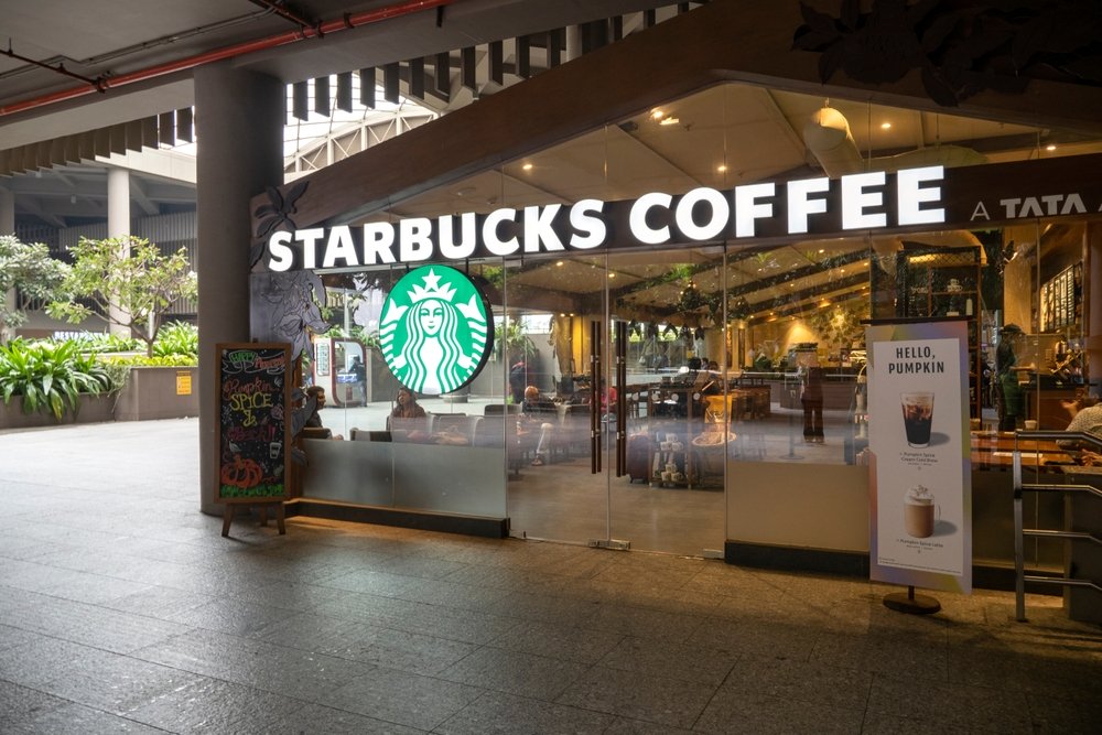На Starbucks подали коллективный иск из-за маркировки протеиновых напитков