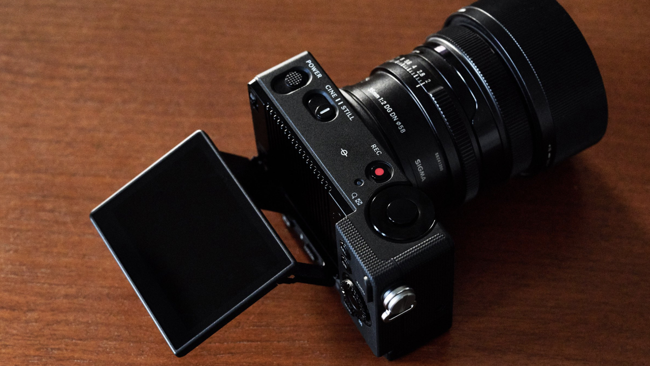 Sigma FP2: компактная полнокадровая камера с 6K-видео и 70 ГБ встроенной памяти