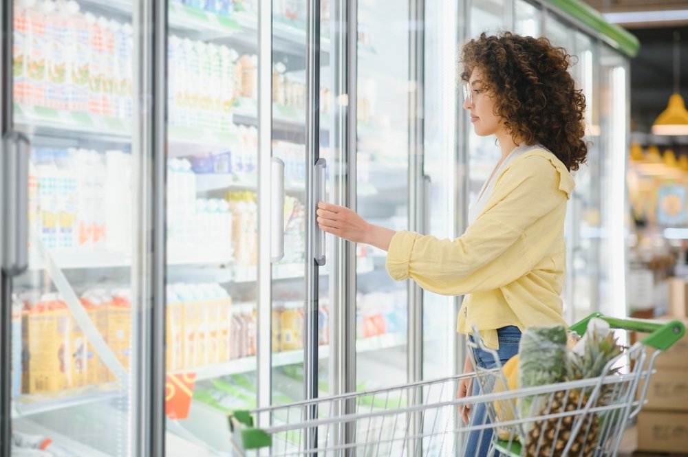 Россияне стали чаще покупать недорогие товары и продукты на каждый день